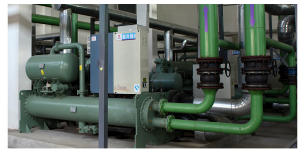 螺桿式水源熱泵機(jī)組廠家完成測(cè)試，用戶安裝簡(jiǎn)便